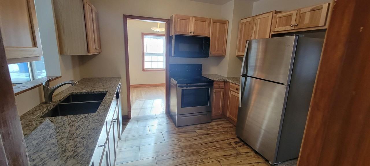 24 S Pine St - Photo 3 of 11