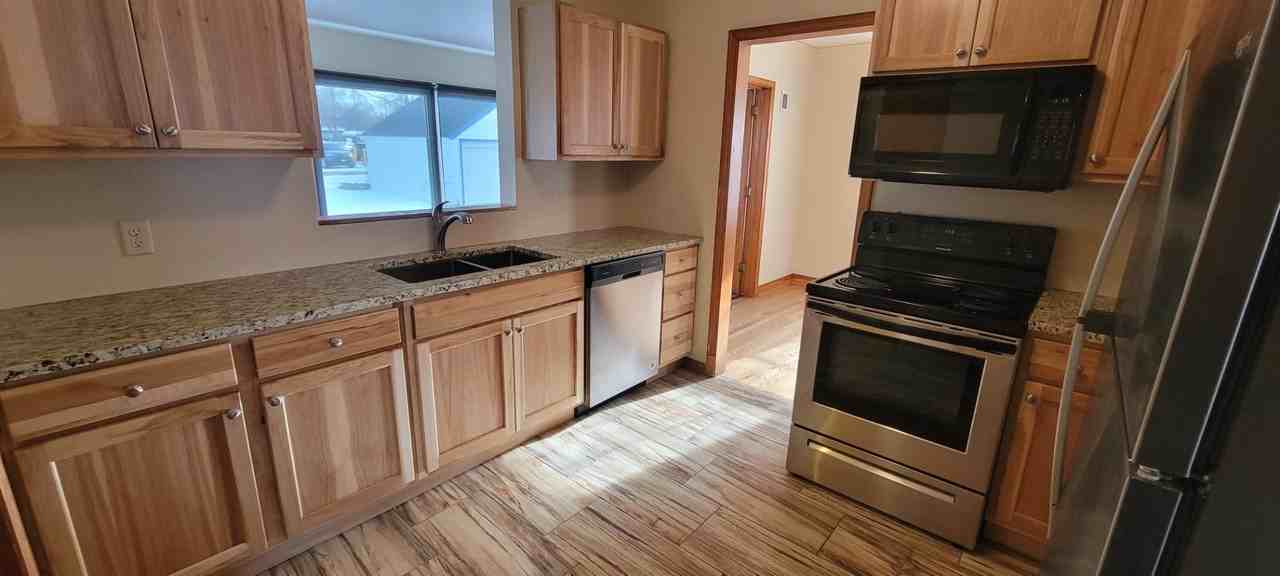 24 S Pine St - Photo 4 of 11