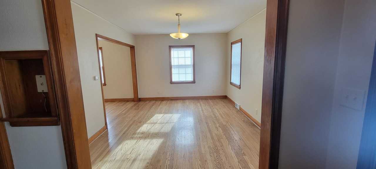 24 S Pine St - Photo 5 of 11