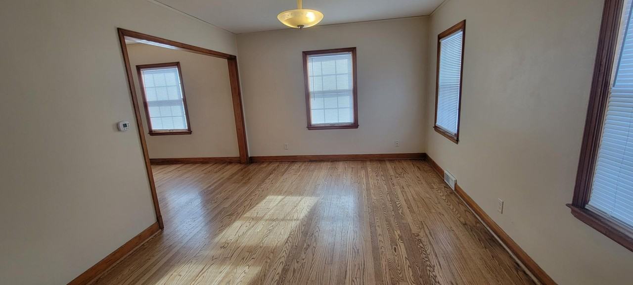 24 S Pine St - Photo 7 of 11