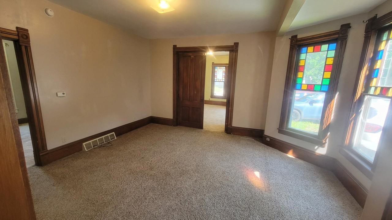 410 Cottage Ave - Photo 5 of 11