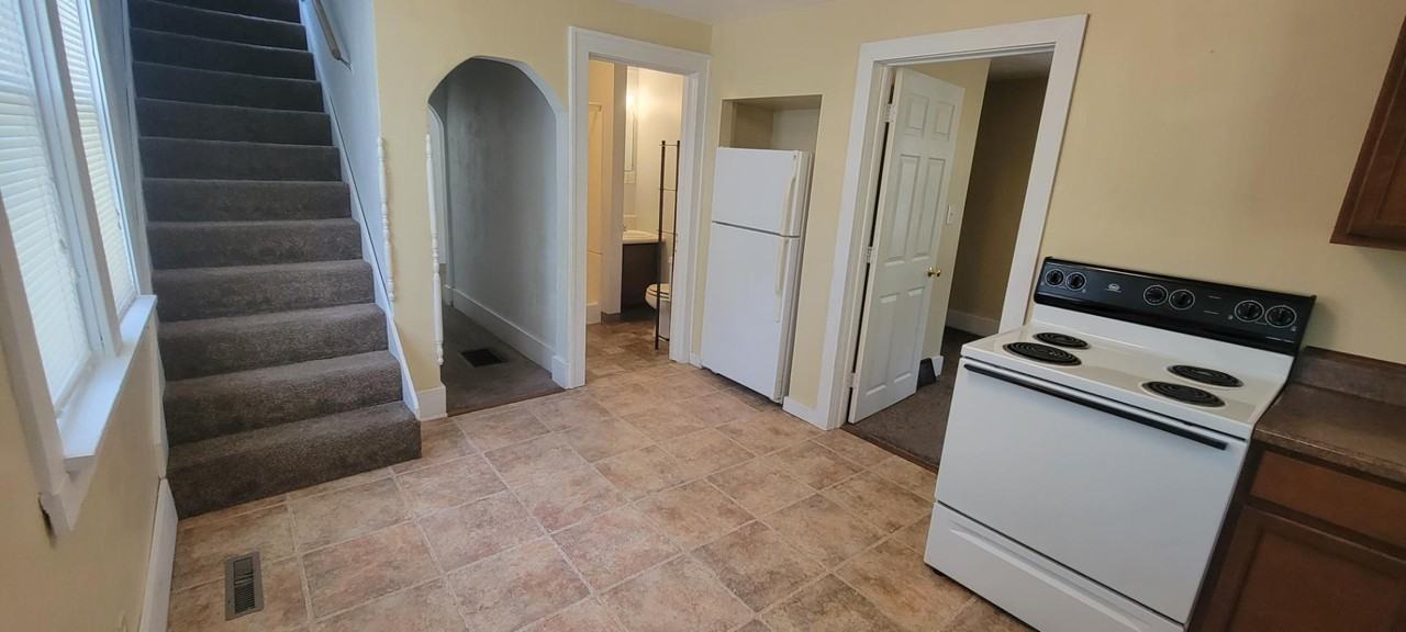 706 Lewis St - Photo 4 of 11