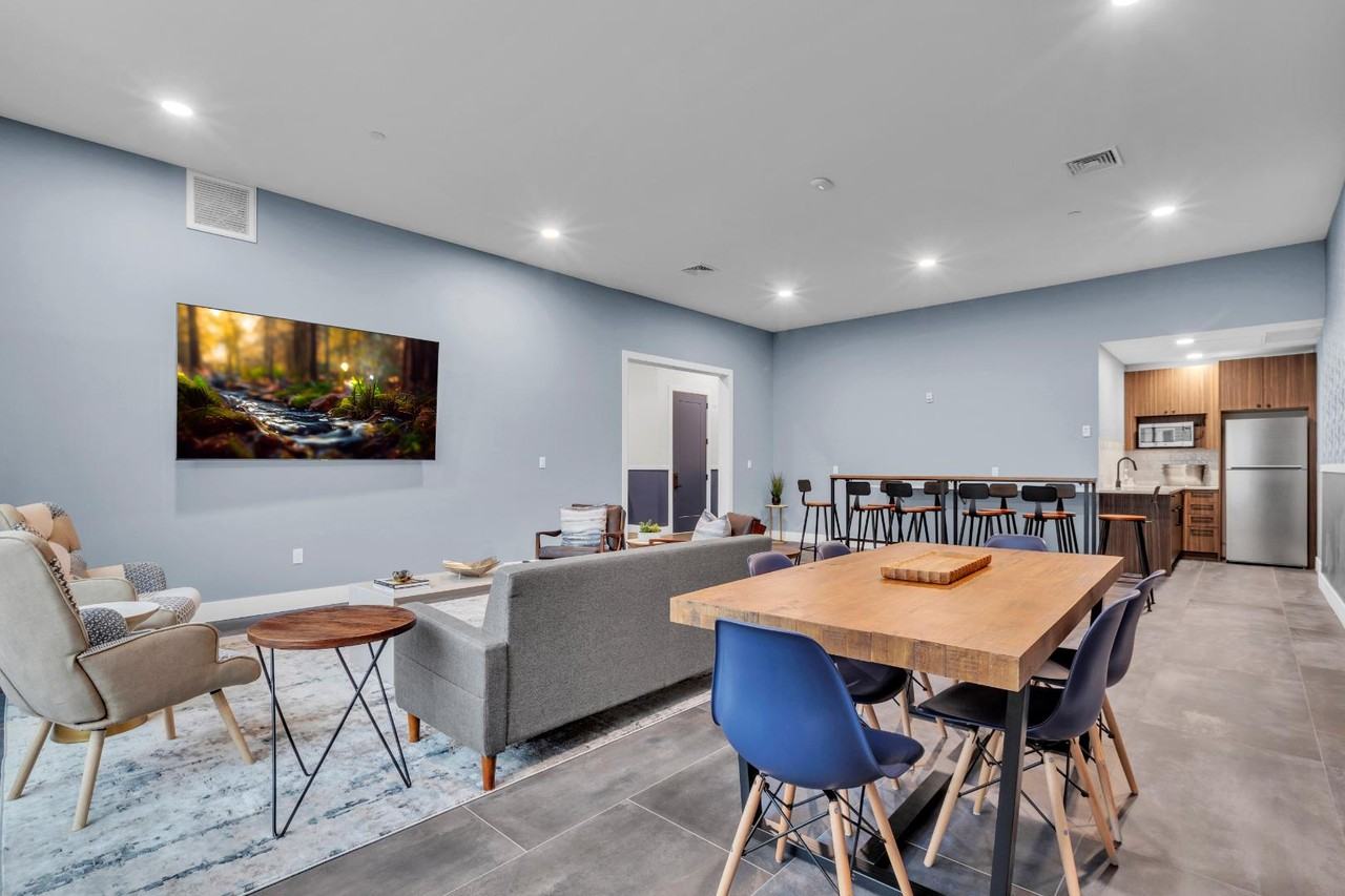 185 Ashford Ave - Photo 4 of 6