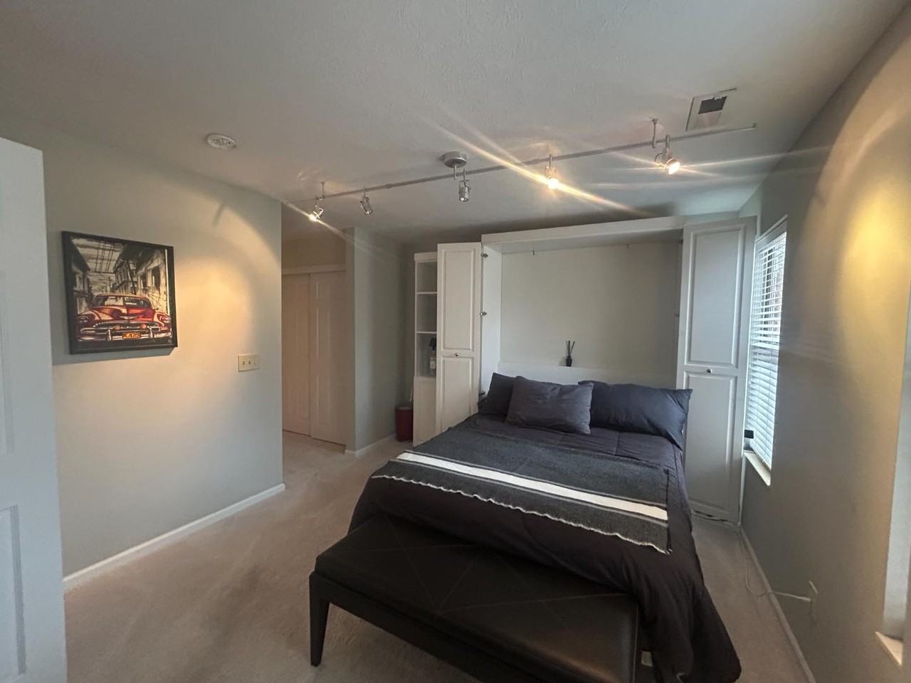 Victorian Gate Condos - Photo 4 of 9