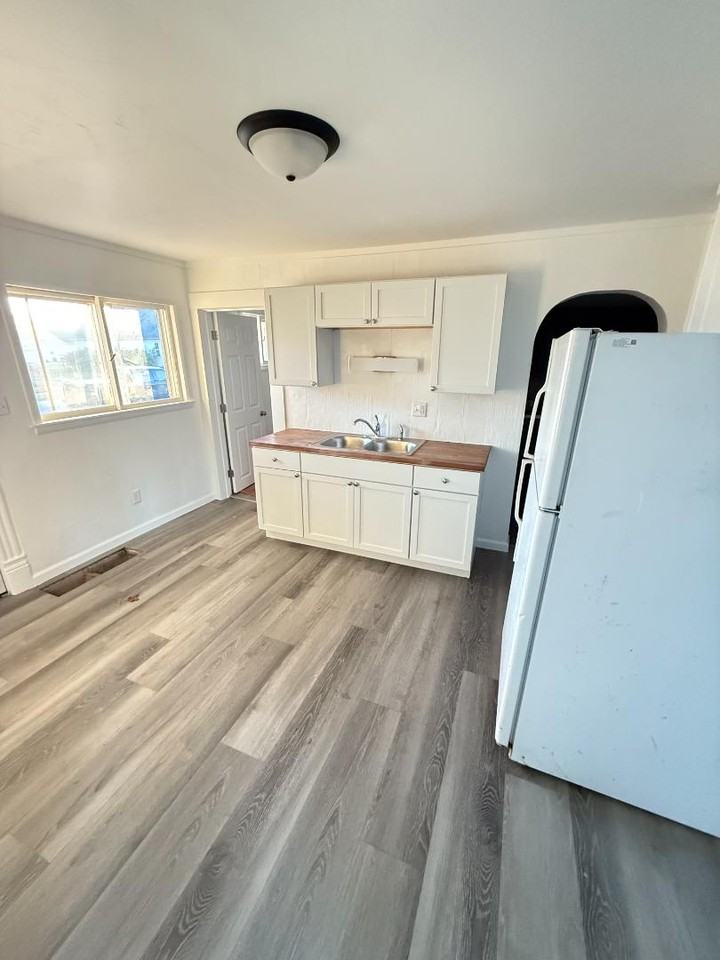 1604 Mary St - Photo 3 of 4