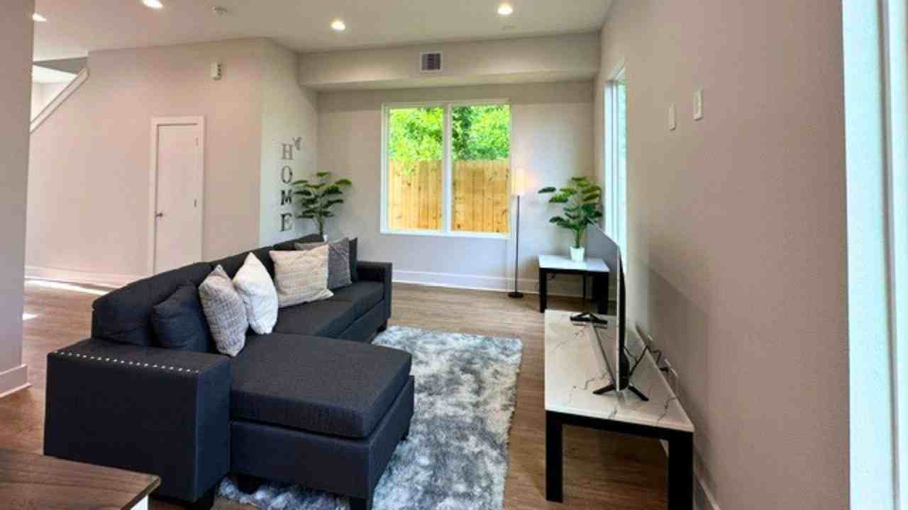 835 Dorchester St - Photo 4 of 20