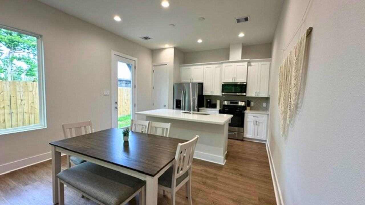 835 Dorchester St - Photo 7 of 20