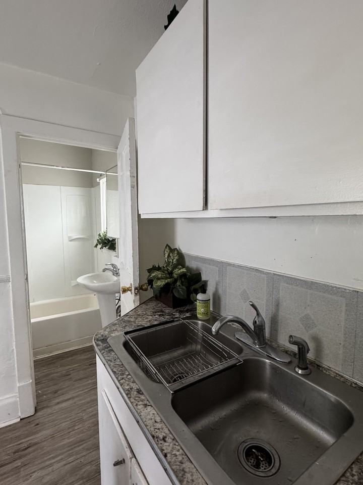 220 Houston Ave #220 - Photo 4 of 10