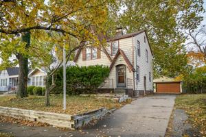 featured image of 409 E Melbourne Ave