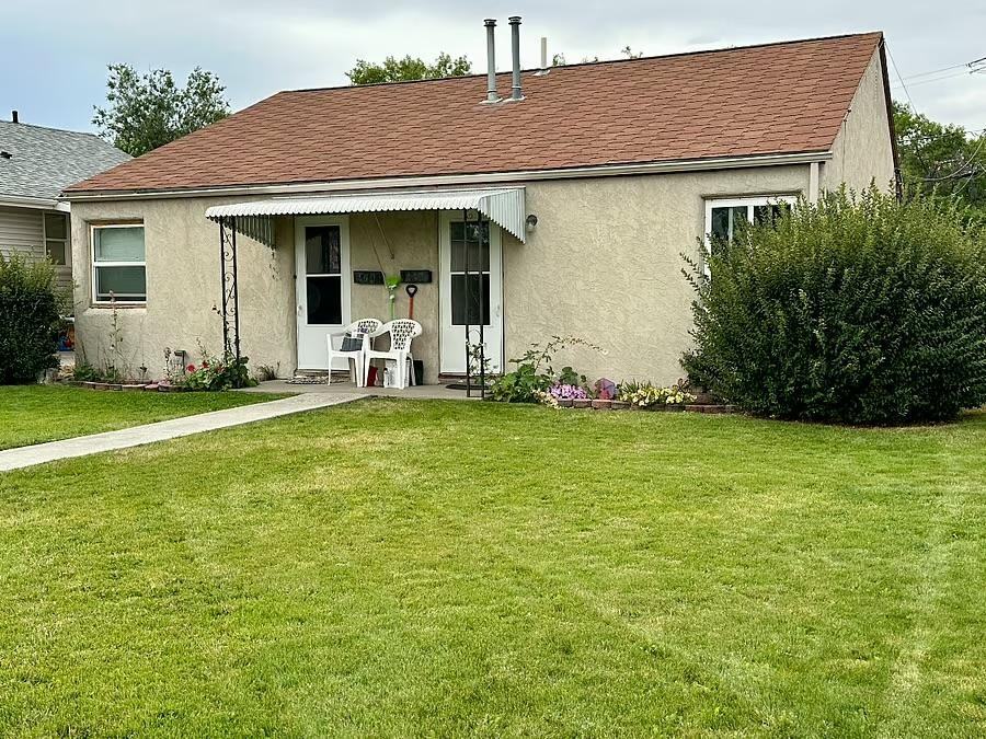 526 N Broadway Ave - Photo 2 of 16