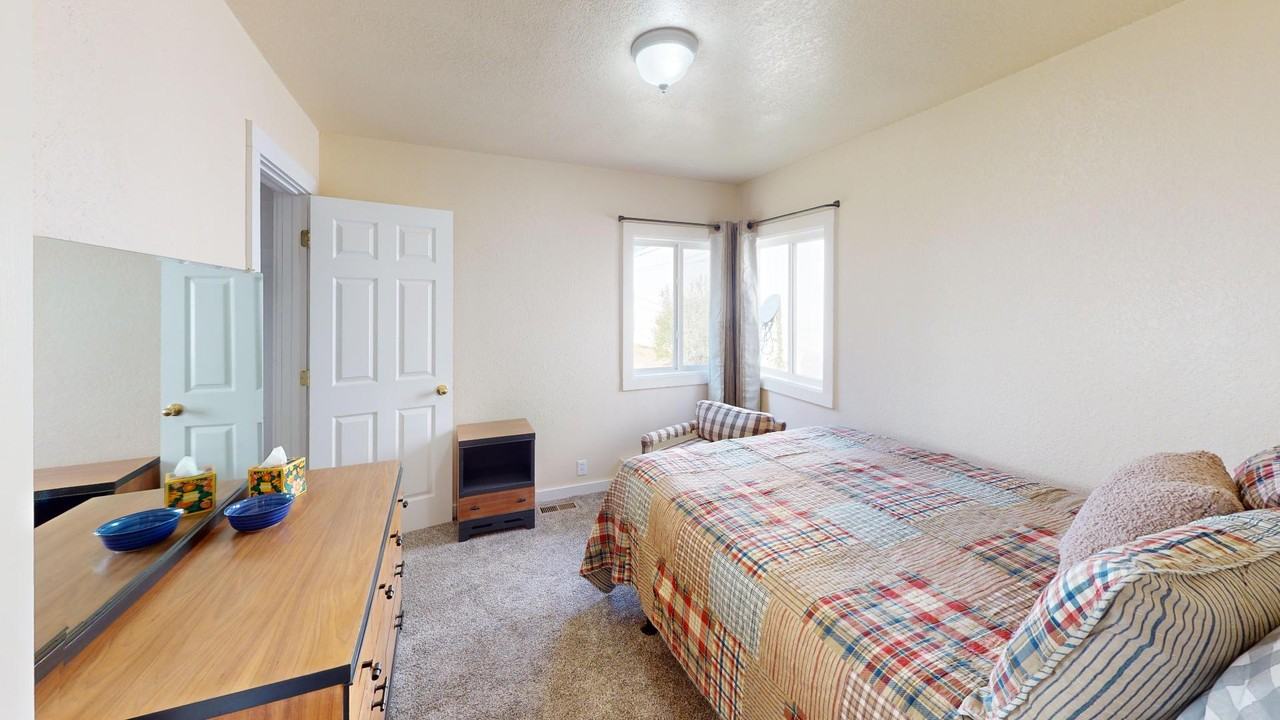 526 N Broadway Ave - Photo 5 of 16