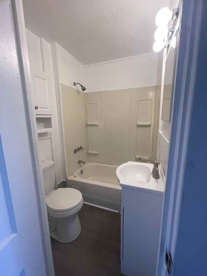 212 Cornell Dr Se #B - Photo 6 of 7