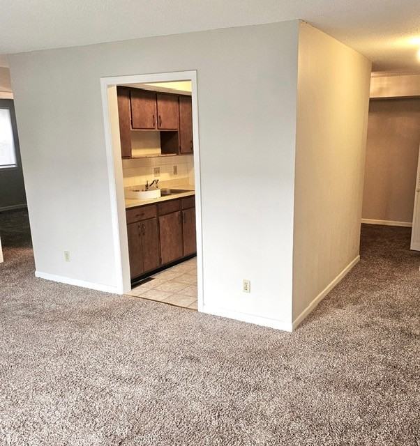 906 E Harding Dr #104 - Photo 2 of 17