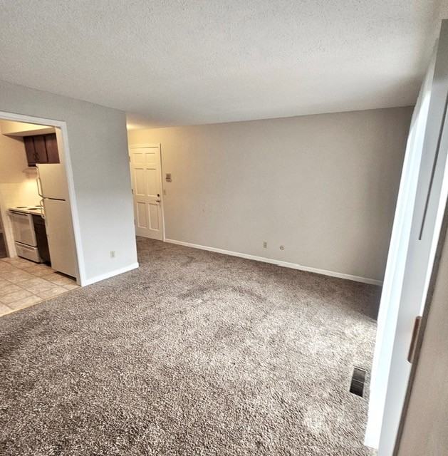 906 E Harding Dr #104 - Photo 5 of 17