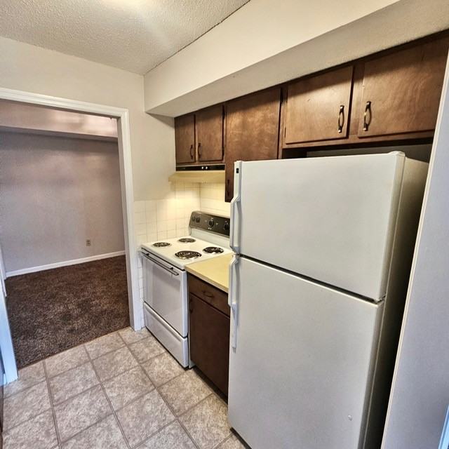 906 E Harding Dr #104 - Photo 6 of 17