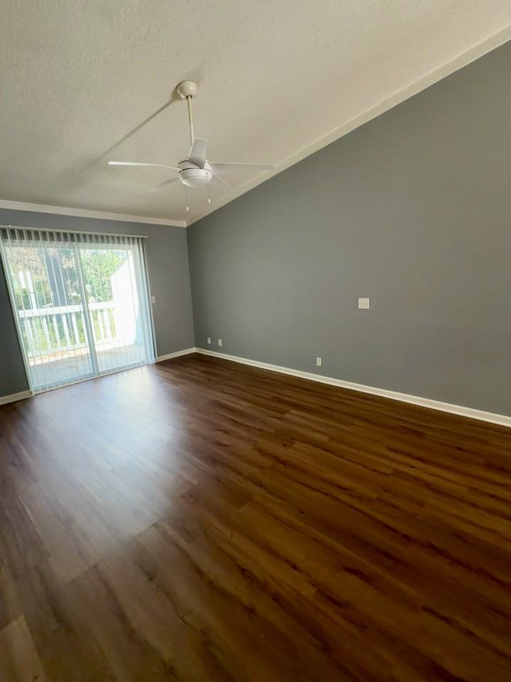 105 Shoals Dr #1 - Photo 3 of 26