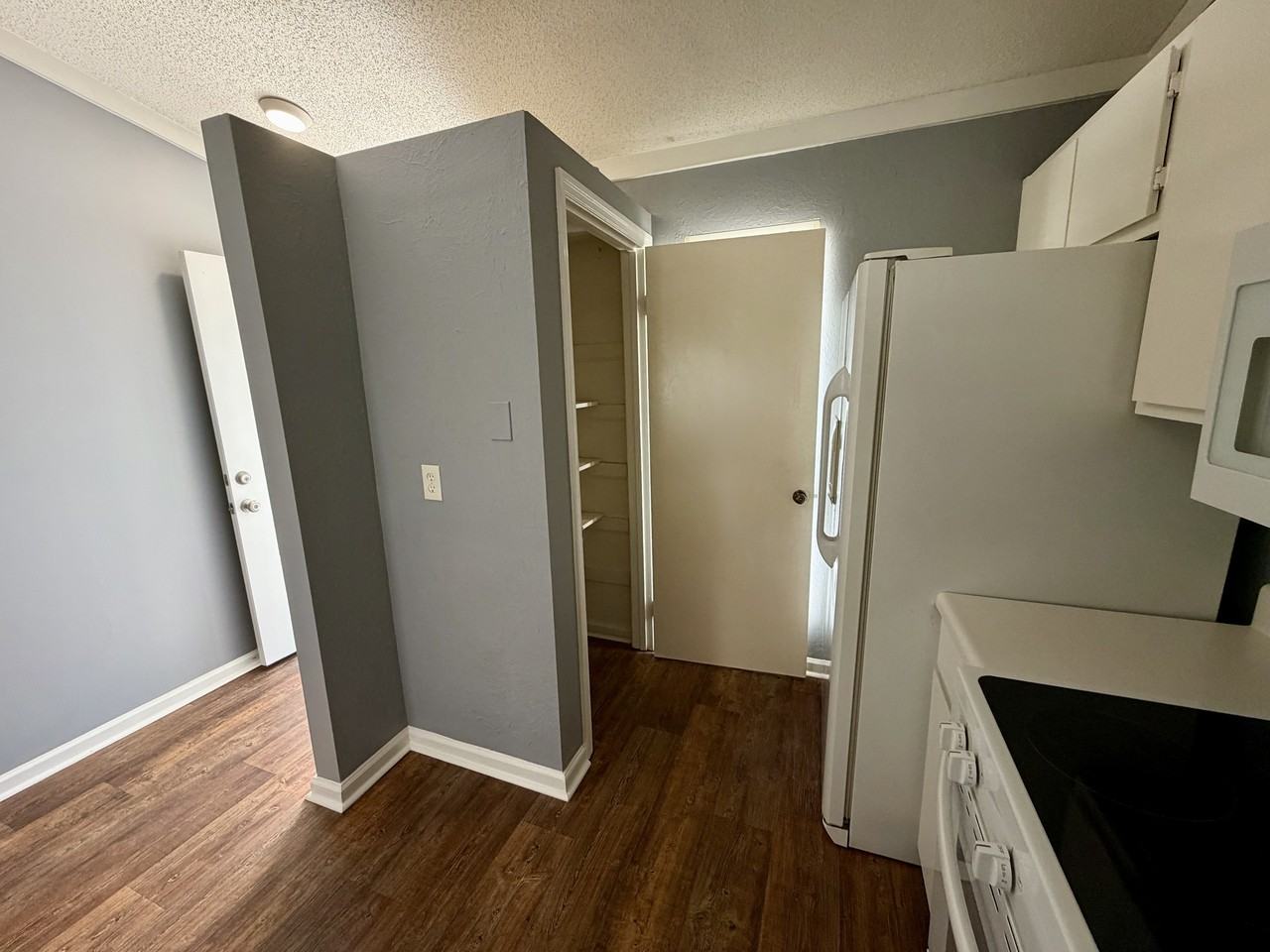 105 Shoals Dr #1 - Photo 4 of 26