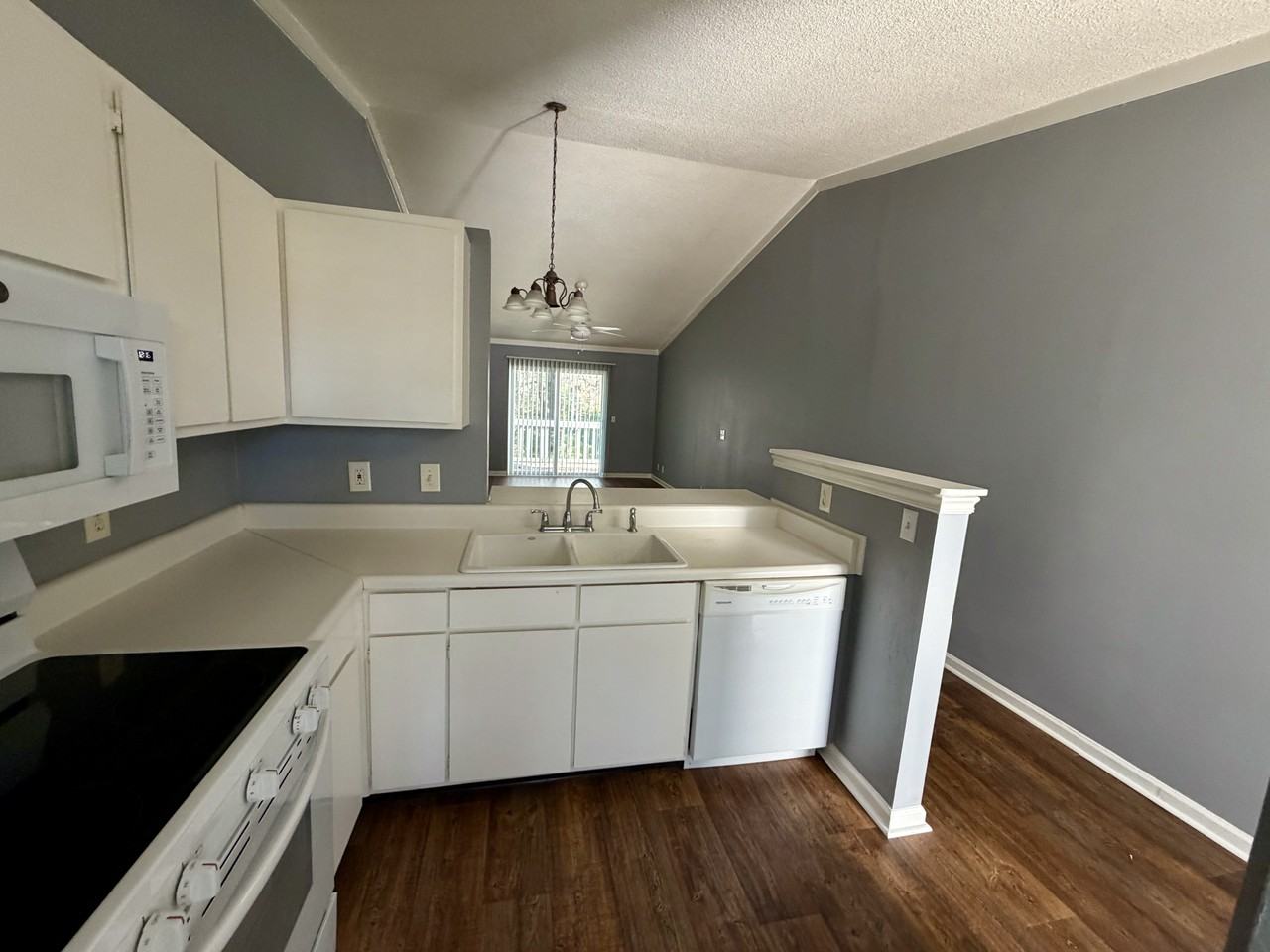 105 Shoals Dr #1 - Photo 5 of 26