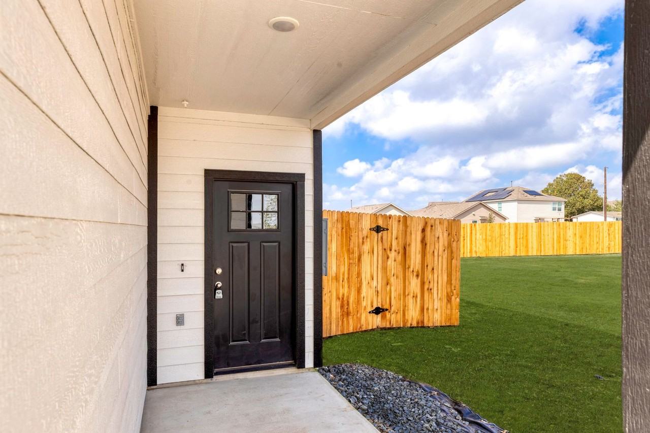 2815 Armaan Way - Photo 4 of 28