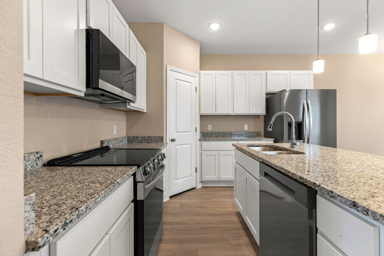 2815 Armaan Way - Photo 7 of 28