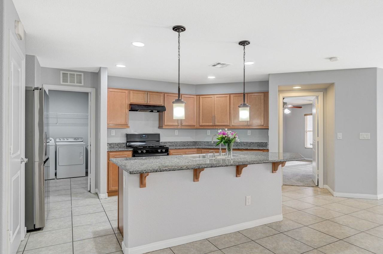 5593 Markley Ave - Photo 3 of 35