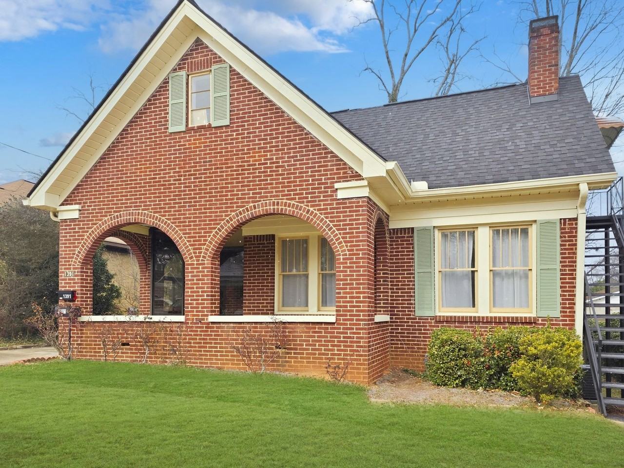 1391 Jefferson Ave - Photo 2 of 27