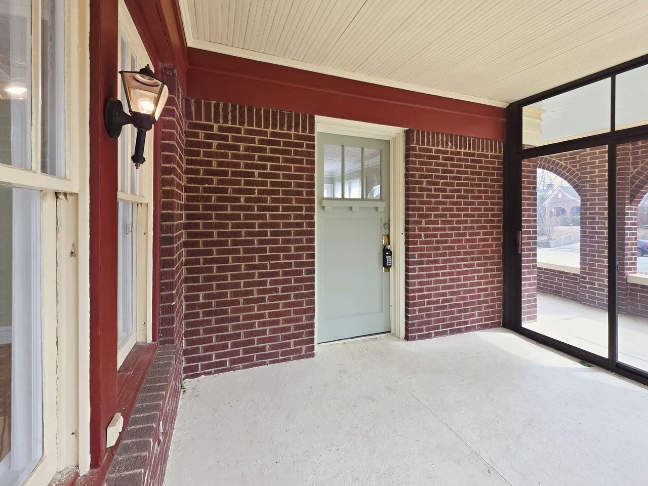 1391 Jefferson Ave - Photo 6 of 27