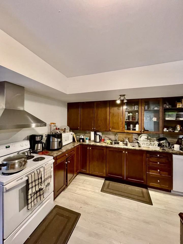 15600 109A Avenue - Photo 2 of 17