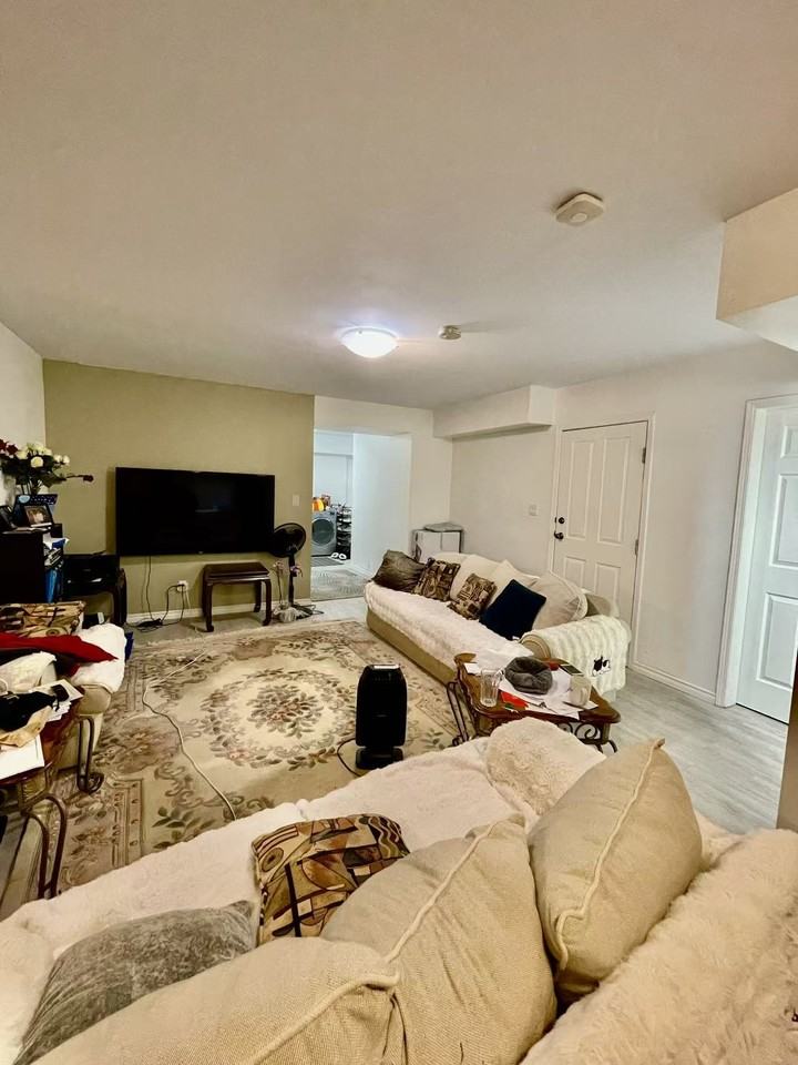 15600 109A Avenue - Photo 4 of 17