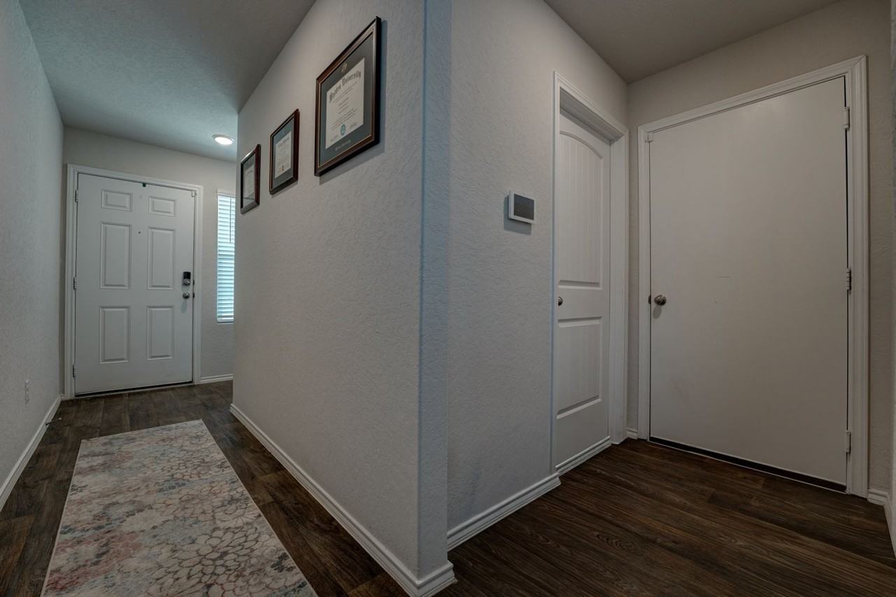 153 Roanwood Dr - Photo 3 of 15