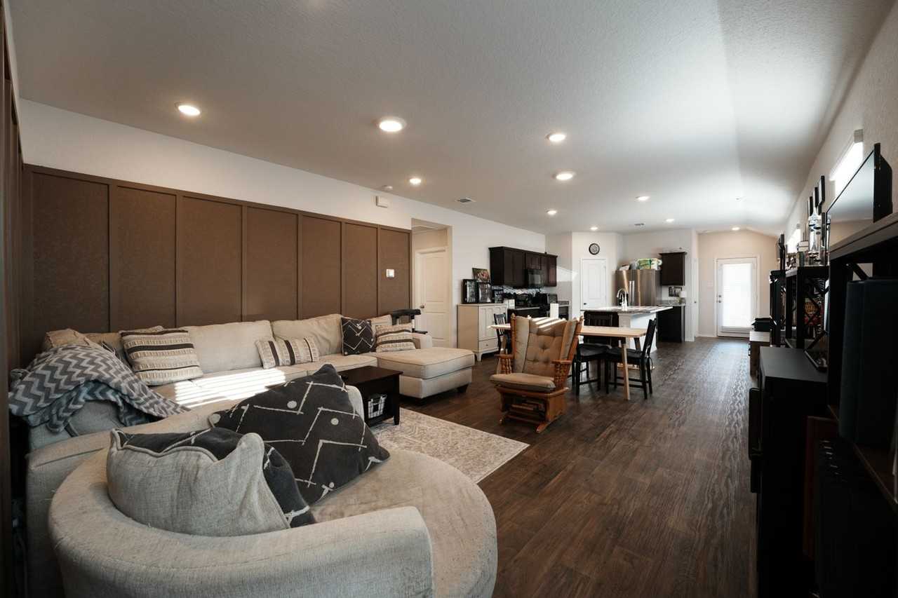 153 Roanwood Dr - Photo 5 of 15