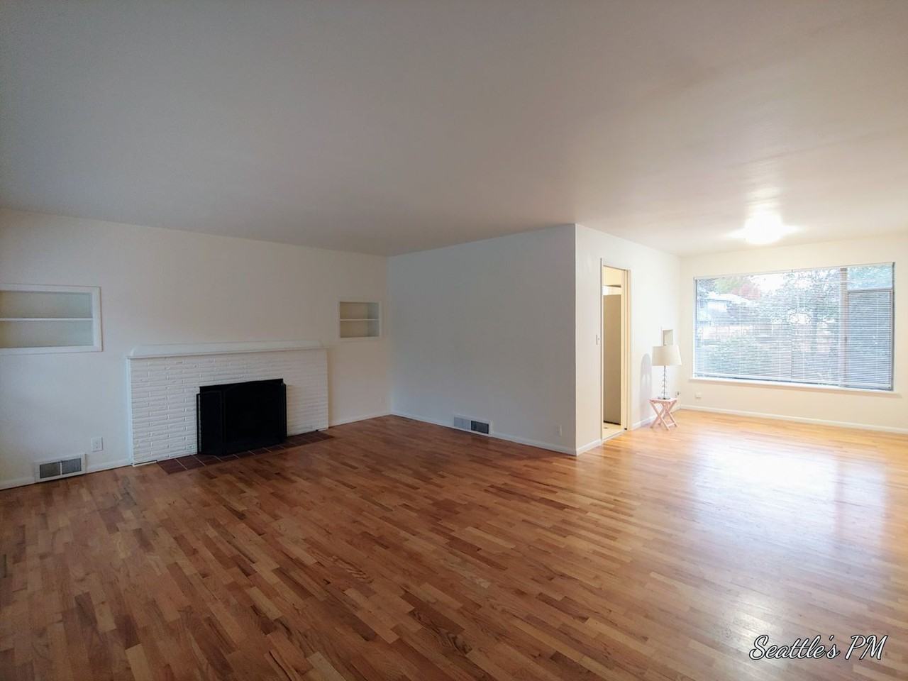 16532 Beach Dr Ne - Photo 4 of 29