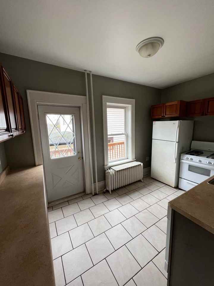 1734 E 5th St - Photo 7 of 25