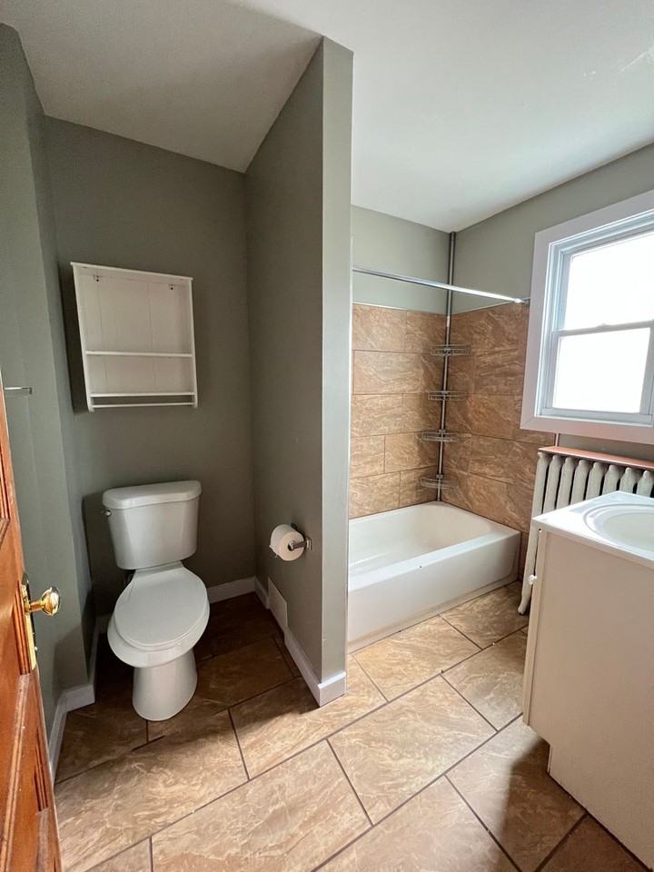 1734 E 5th St - Photo 4 of 25