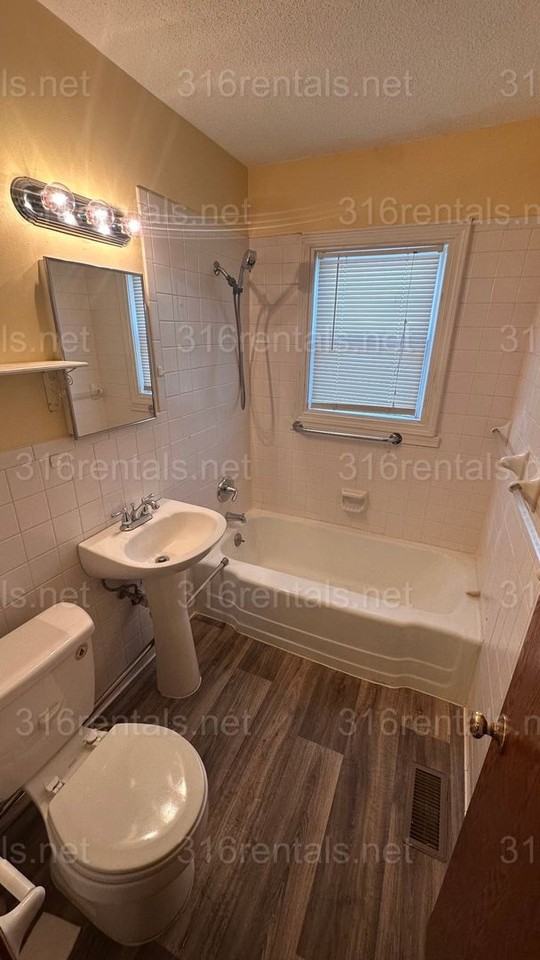 225 S Custer Ave - Photo 5 of 13