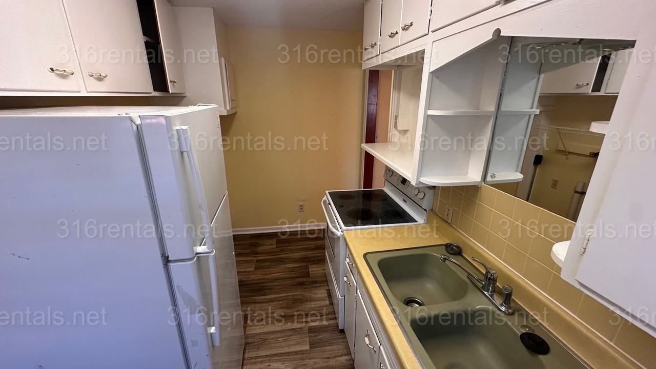 225 S Custer Ave - Photo 7 of 13