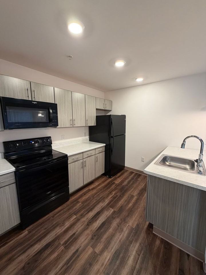 Gateway Lofts IV - Photo 5 of 8