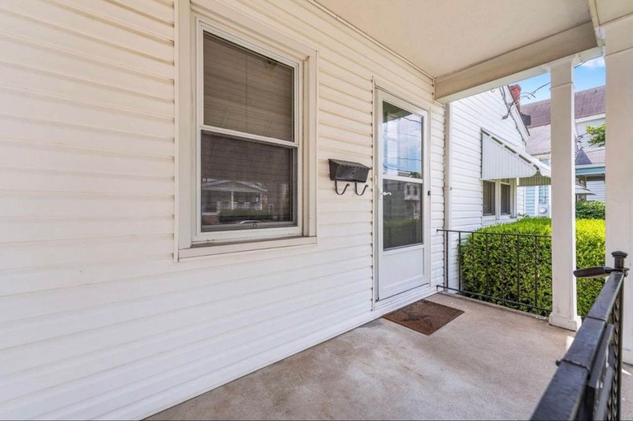 5240 Warren Ave - Photo 4 of 20