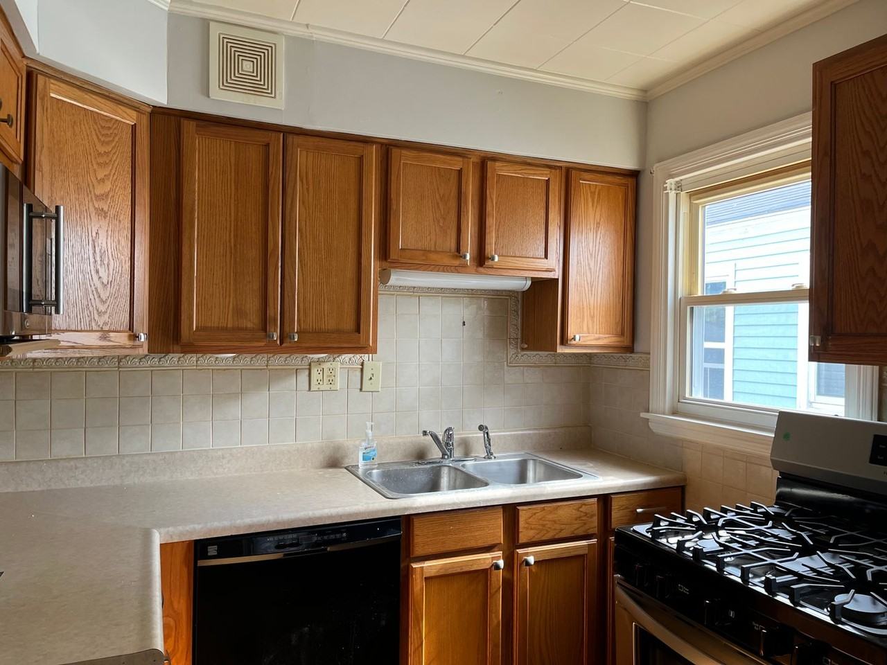 5240 Warren Ave - Photo 7 of 20