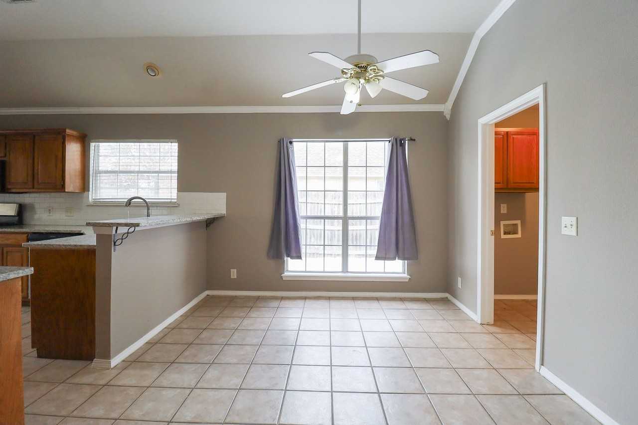 11720 S Fir Ave - Photo 7 of 29