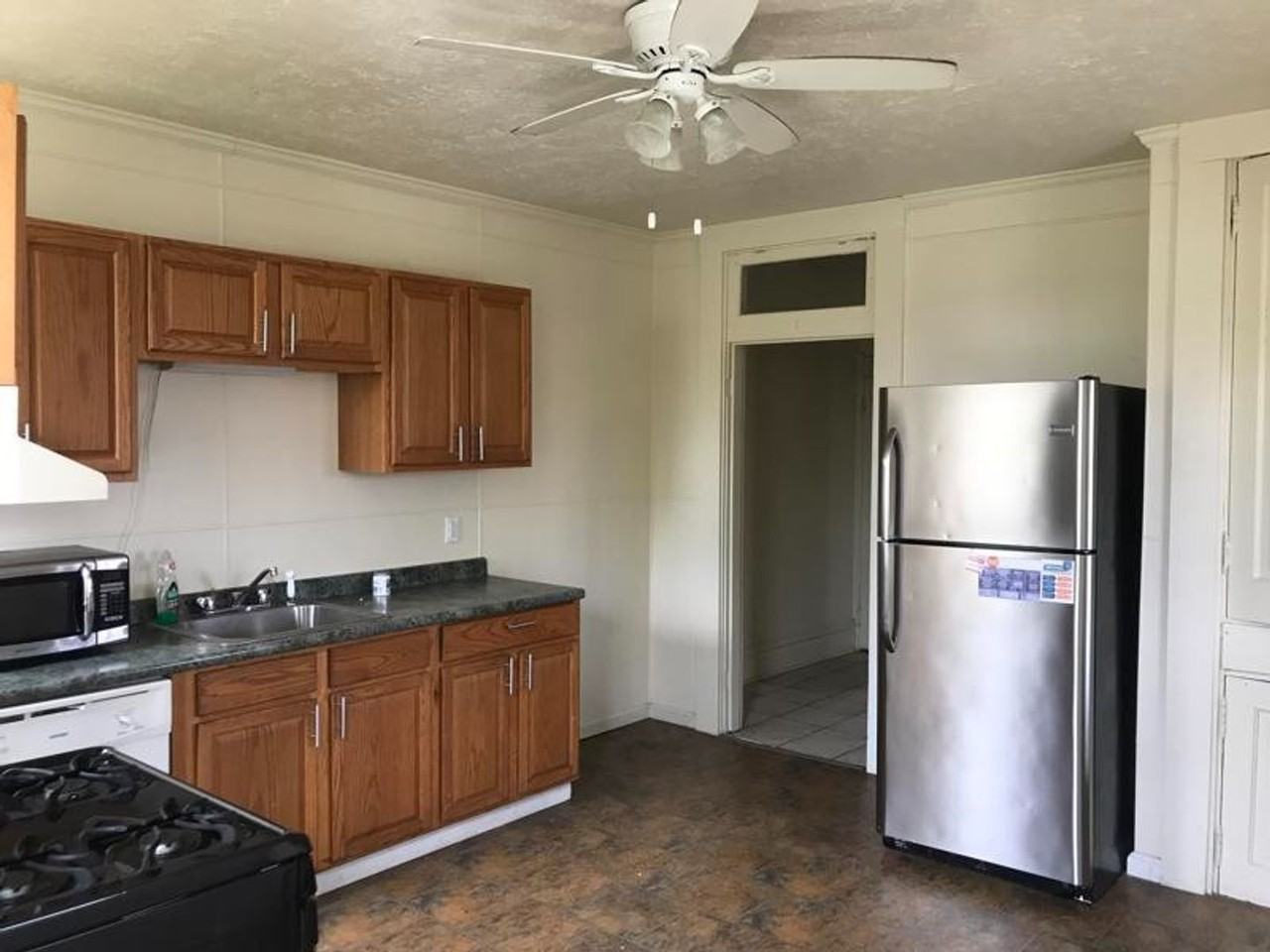 78 Greenbush St - Photo 4 of 17