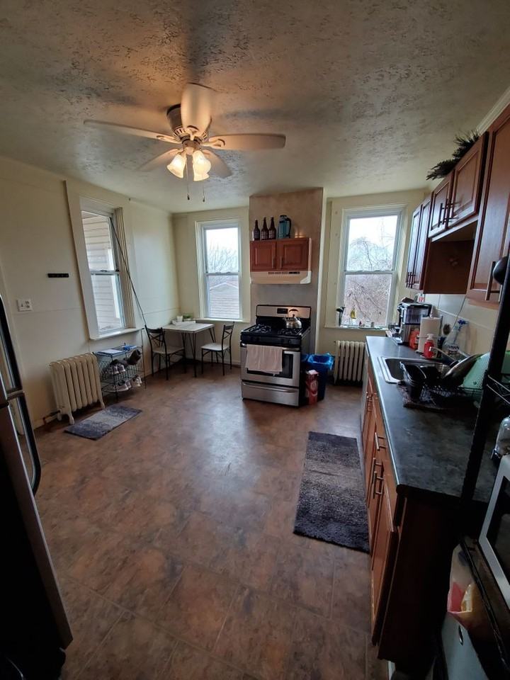 78 Greenbush St - Photo 6 of 17