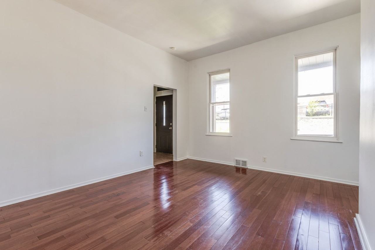 834 Industry St - Photo 4 of 31