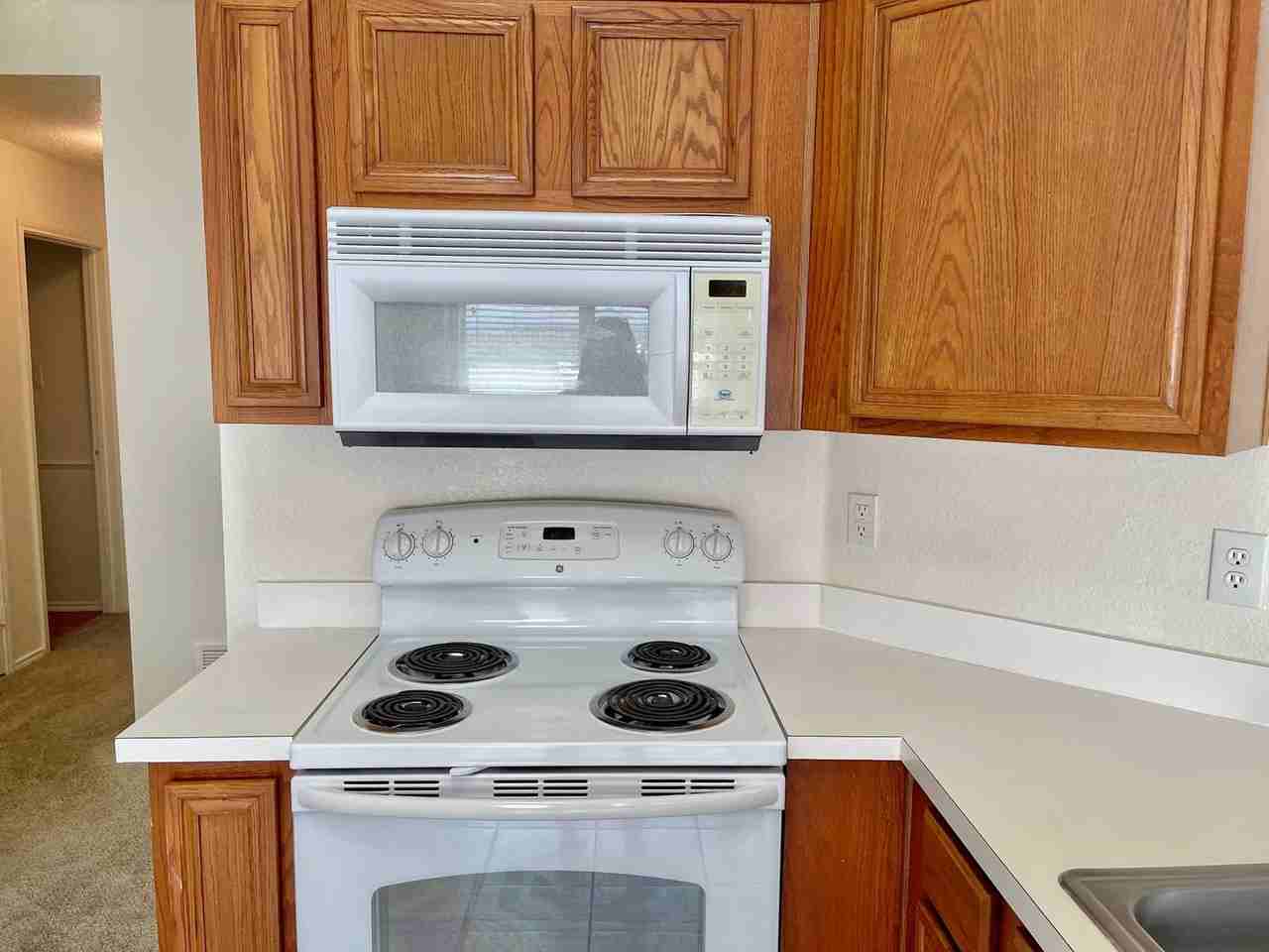 1008 Rock Springs Dr - Photo 3 of 40
