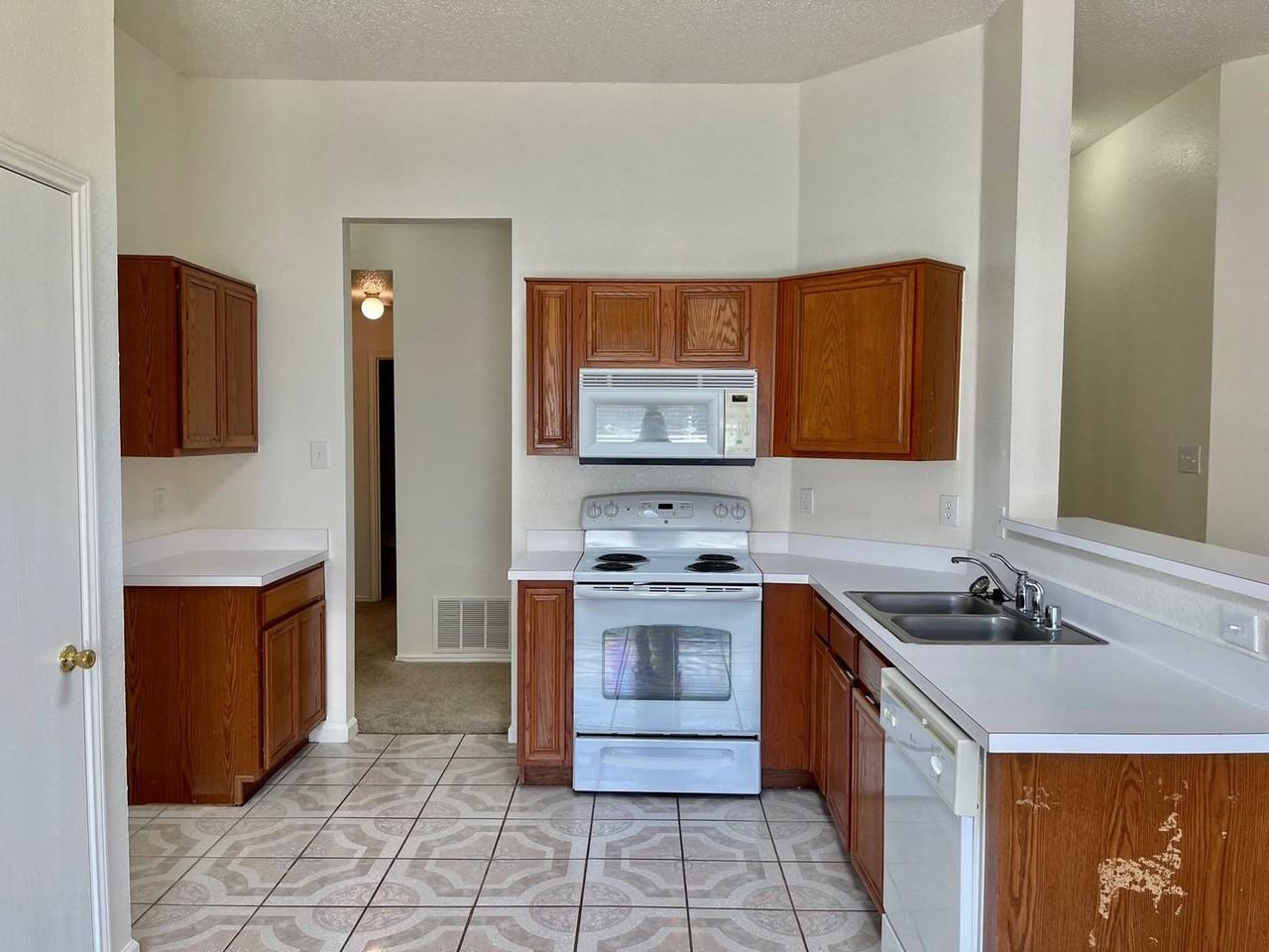 1008 Rock Springs Dr - Photo 5 of 40