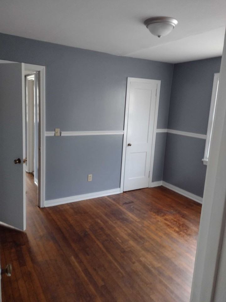 225 Mckibbon St - Photo 3 of 5