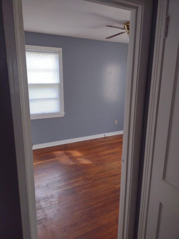 225 Mckibbon St - Photo 4 of 5