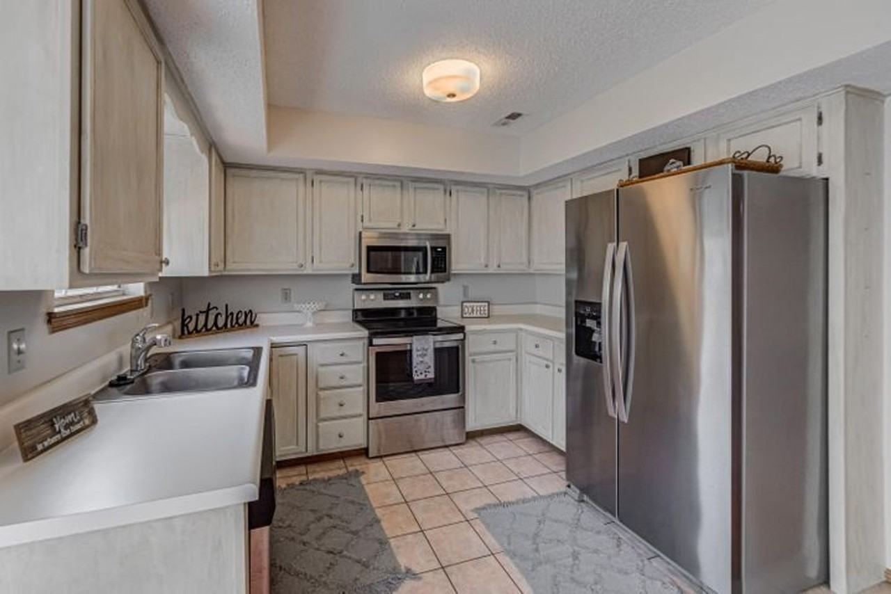 3003 W Knob Hill St - Photo 3 of 16