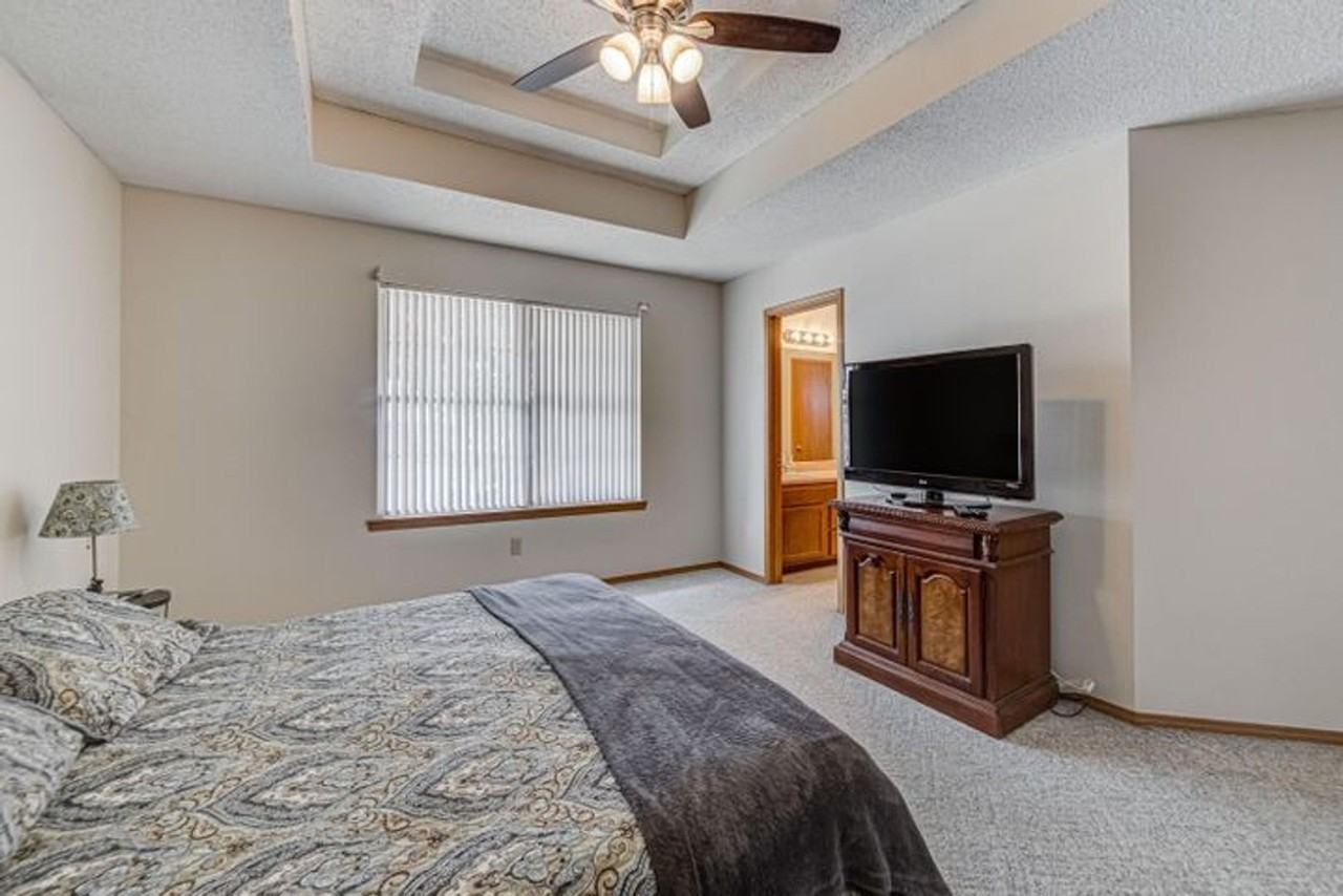 3003 W Knob Hill St - Photo 2 of 16