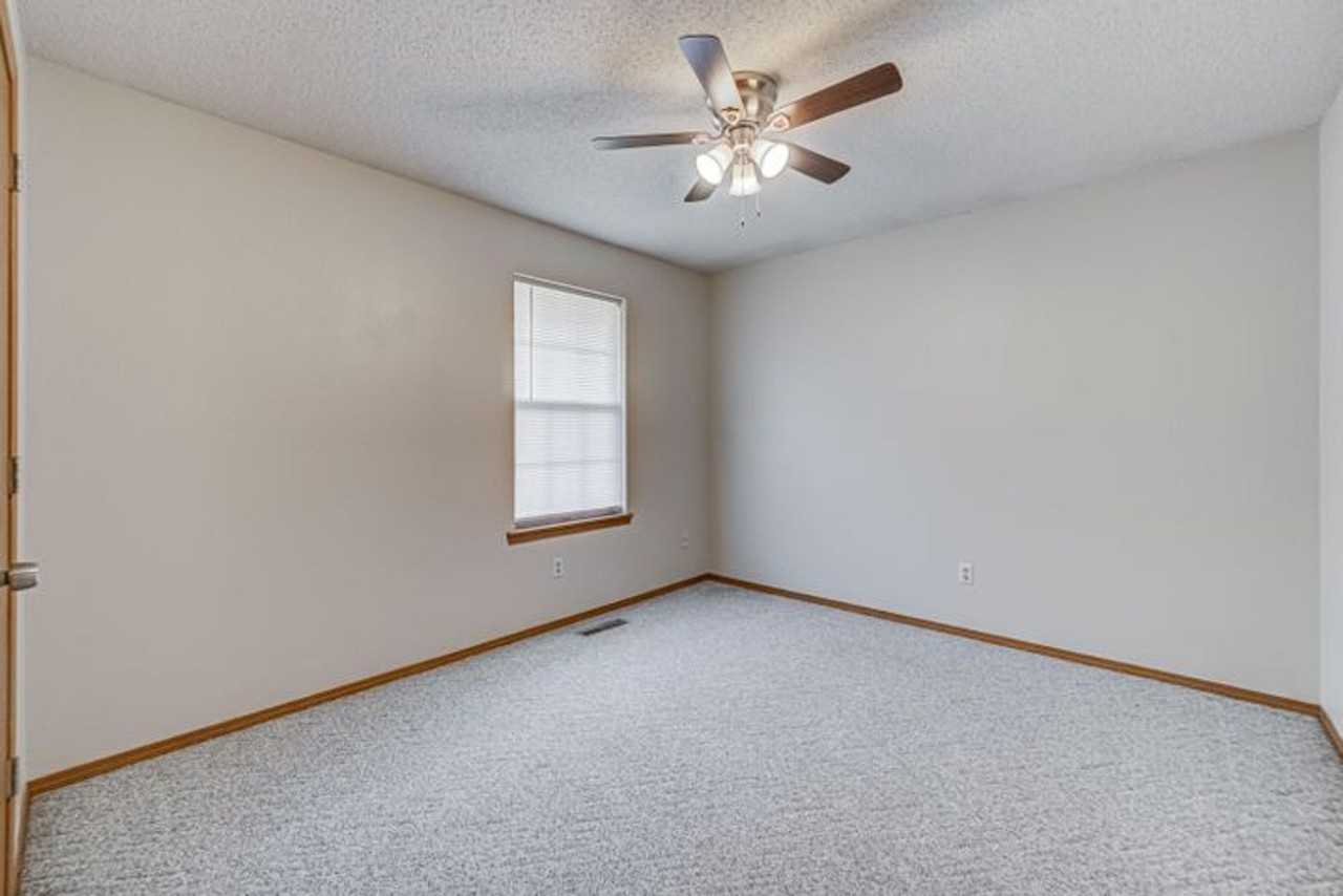 3003 W Knob Hill St - Photo 5 of 16